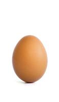 färsk brun kyckling ägg isolerat på vit bakgrund foto