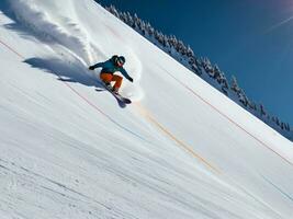 ai genererad spännande åka snowboard äventyr på alpina backar. ai genererad. foto