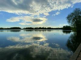 en se av ellesmere sjö i de tidigt morgon- foto