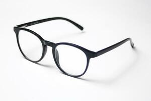 glasögon isolerat på en vit bakgrund. glasögon för syn och syn korrektion foto