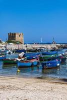 bukten San vito och dess kloster, havet i Polignano a sto foto