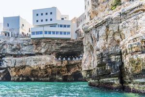 charmen i grottorna i Puglia. palatsgrotta foto