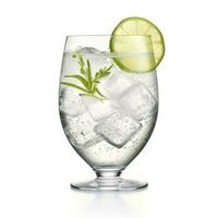 ai genererad gin tonic glas av vatten med is isolerat på vit bakgrund. ai genererad foto