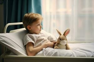 ai genererad en pojke lögner på en sjukhus säng i en sjukhus med en leksak hare. de pojke utseende ut de fönster och är ledsen foto