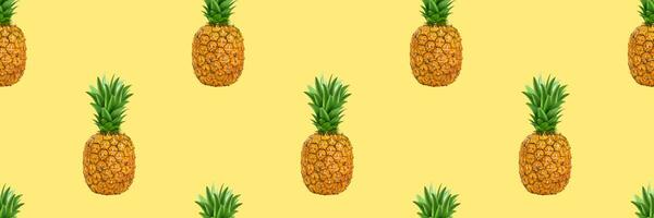 ananas, sommar ananas sömlös mönster på gul bakgrund foto