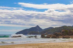 Praia Lopes Mendes Beach på den tropiska ön Ilha Grande Brasilien. foto