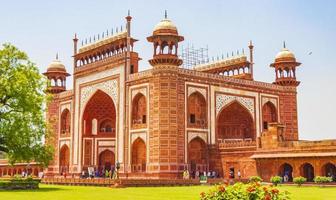 Uttar Pradesh, Indien, 10 maj 2018 - Great Gate i Agra Uttar Pradesh Indien