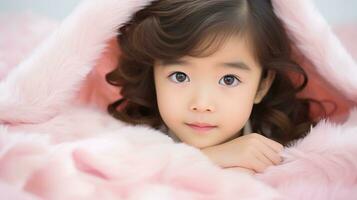 ai genererad söt asiatisk bebis flicka utseende upp leende under en mjuk rosa filt. generativ ai foto