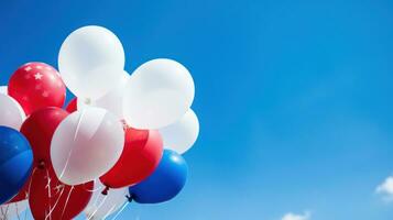 ai genererad ballonger i patriotisk färger flytande mot en ljus blå himmel foto