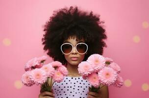 ai genererad en flicka med afro hår är innehav blommor medan tittar på en rosa bakgrund foto