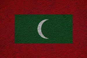flagga av republik av maldiverna på en texturerad bakgrund. begrepp collage. foto
