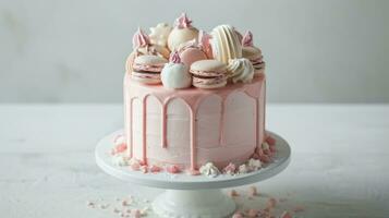 ai genererad delikat rosa kaka Utsmyckad med smält vit choklad, macaroons foto