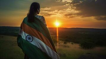 ai genererad kvinna innehav indisk flagga och ser på solnedgång foto