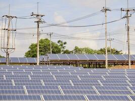 abstrakt sol- paneler textur bakgrund, sol- paneler, alternativ elektricitet källa och hållbar Resurser, framtida grön energi foto