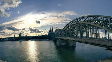 solnedgång se av Köln, solnedgång i de gammal stad foto