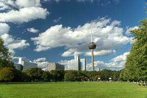 panorama av Köln. se av colonius och parkera foto