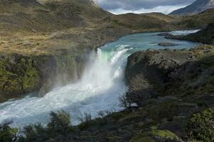 kaskad, torres del paine nationell parkera, chilenska patagonien, chile foto