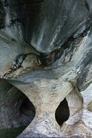 marmor grottor fristad, konstig sten formationer orsakade förbi vatten erosion, allmän carrera sjö, puerto rio lugn, aysen område, patagonien, chile foto