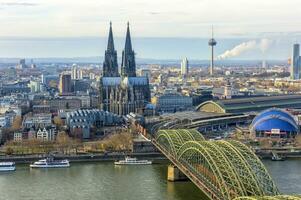 cologne katedral och hohenzollern bro, norr Rhen Westfalen, Tyskland foto