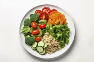 ai genererad sallad med quinoa, spenat, broccoli, tomater, gurkor och morötter. ai genererad foto