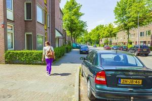 byggnader och människor i groningen, nederländerna foto