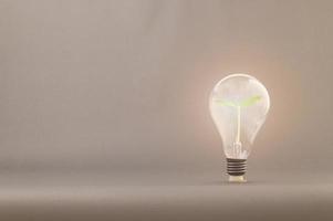 begreppet glödlampor, framväxten av nya idéer foto