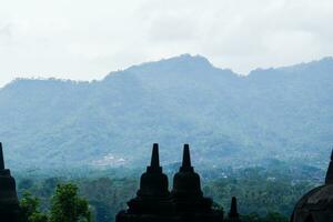 skön silhuett av borobudur tempel foto