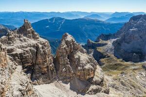 panorama- se av känd dolomiter berg toppar, brenta. trentino, Italien foto