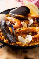 traditionell spansk skaldjur paella foto