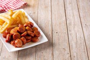 traditionell tysk currywurst foto