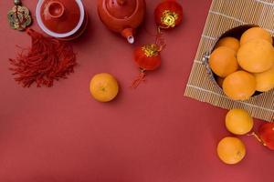 traditionell kinesisk nyår festlig kinesisk teceremoni med mandarin orange röd dekorationsbakgrund foto