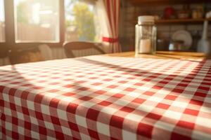 tömma tabell med röd och vit rutig bordsduk i de kök foto