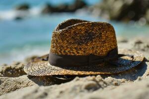 ai genererad sugrör hatt på de sand strand professionell fotografi foto