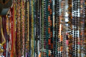 indisk pärlor och Smycken på de disken i Lagra. foto