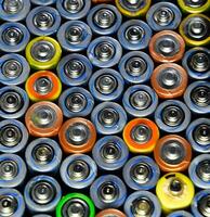 salt och alkalisk batterier, källa av energi för bärbar teknologi. aaa och aa batterier foto