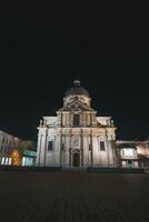 vår lieve vrouwekerk kyrka på sint pietersplein av Gent under de natt. Belgiens mest känd historisk Centrum. midnatt belysning av de stad Centrum foto