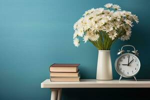 ai genererad trä- bedside tabell med en vas med bukett av vit blommor, böcker och ett larm klocka, mot en blå vägg foto