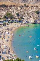 Lindos Beach Bay Panorama med turkos klart vatten Rhodos Grekland foto