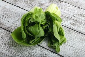 asiatisk kök färsk rå sallad pak choi foto