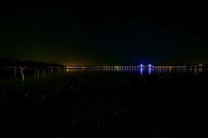 ny tappan zee bro på natt foto