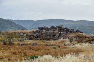 antik ruiner och kalksten block i hierapolis, Kalkon. gammal stad. foto