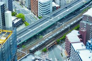 en trafik sylt på de motorväg i osaka förbi hög vinkel se tele skott foto