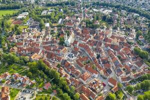 antenn se från Drönare till de gammal historisk medeltida gammal stad. wangen jag är allgau, Tyskland foto