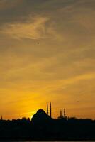 suleymaniye moské på solnedgång vertikal Foto. ramadan eller islamic begrepp Foto