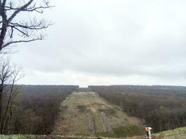 en clearing i de skog för de gas rörledning foto