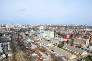 stad landskap. de se från de höjder av de 24:e golv. krasnodar stad. urban se. foto