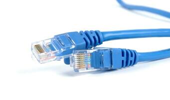 Ethernet kablar på vit foto