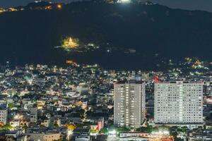 natt i vung tau stad och kust, vietnam. vung tau är en känd kust stad i de söder av vietnam foto