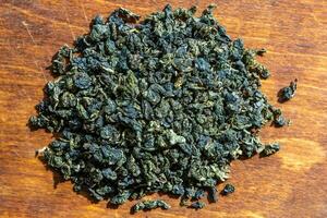 utsökt och naturlig, de kinesisk ekoskördad oolong te är en friska och utsökt val för växtbaserad organisk hälsa vård foto