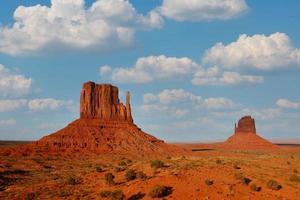 monumentdalens landskap som visar de berömda navajo -butterna foto